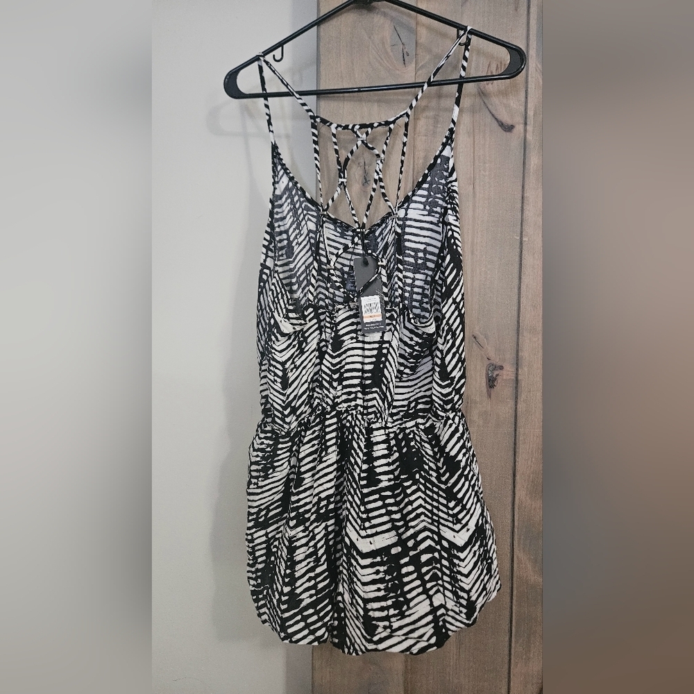 DOLCE VITA Ikat Romper Cover-Up Lattice Back. Black/white. Size Small NWT - Picture 13 of 14